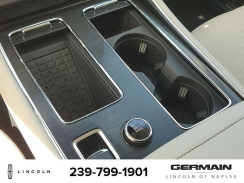 New 2025 Lincoln Aviator AWD image 30