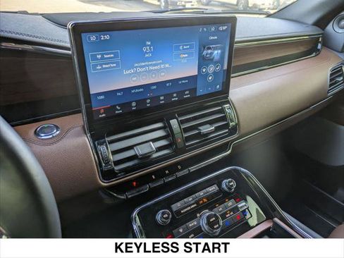 Used 2024 Lincoln Navigator Reserve image 20