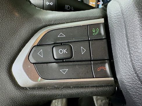 Used 2024 Jeep Compass Limited image 22