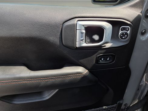 Used 2021 Jeep Gladiator Mojave AWD/4WD image 9