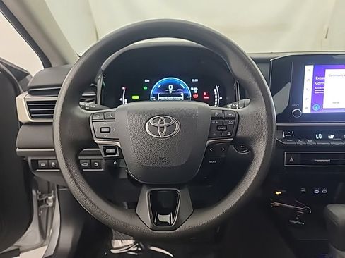 Used 2025 Toyota Camry LE FWD image 31