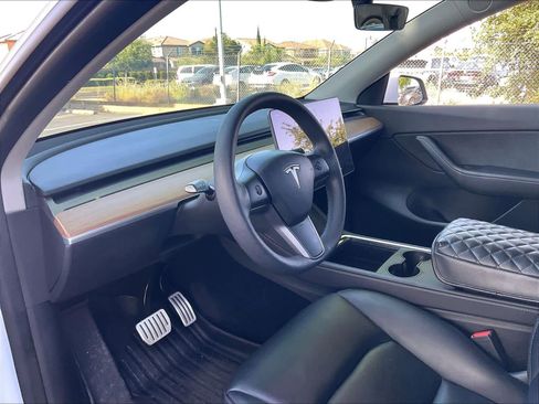Used 2022 Tesla Model Y Performance AWD/4WD image 15