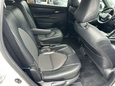 Used 2021 Toyota Highlander XSE AWD/4WD image 15