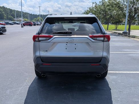 Used 2022 Toyota RAV4 XLE w/ Convenience Package FWD image 4
