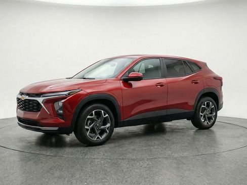 Used 2025 Chevrolet Trax LT image 3