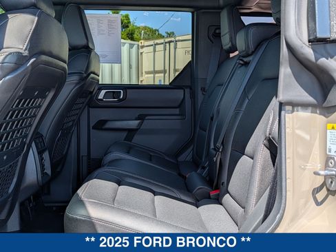 Used 2025 Ford Bronco Badlands AWD/4WD image 31
