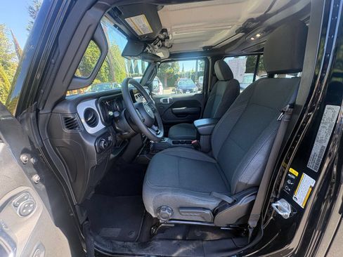 Used 2025 Jeep Wrangler Unlimited Sport AWD/4WD image 21