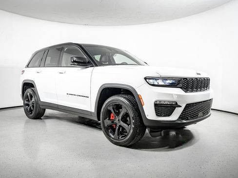 Used 2025 Jeep Grand Cherokee Limited w/ Luxury Tech Group II RWD image 2