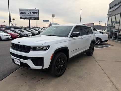 New 2026 Jeep Grand Cherokee L Laredo image 2