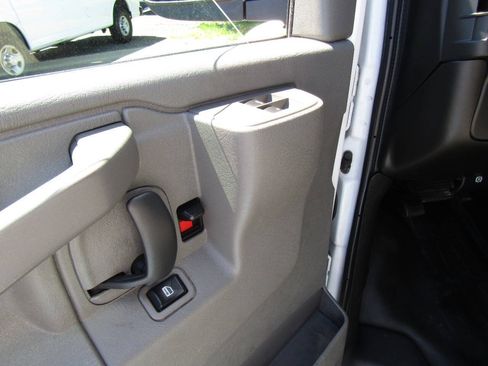 Used 2021 Chevrolet Express 2500 w/ Driver Convenience Package RWD image 18