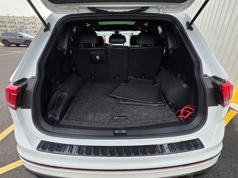 Used 2023 Volkswagen Tiguan SE R-Line image 16