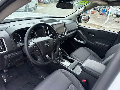 Used 2025 Nissan Frontier SV RWD image 11