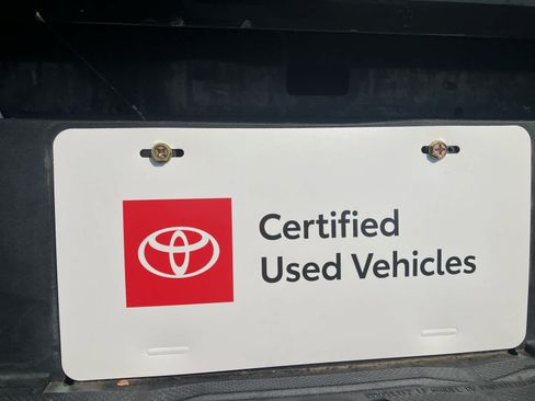 Used 2021 Toyota Tundra SR5 w/ SR5 Upgrade Package RWD image 2