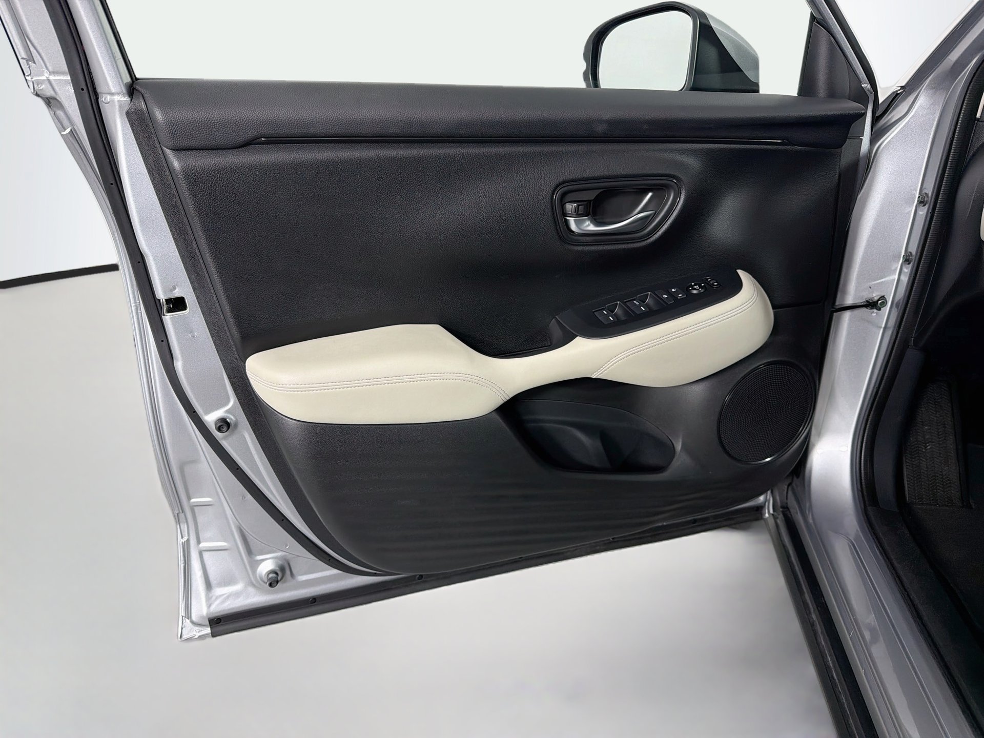 Used 2024 Honda HR-V LX image 20