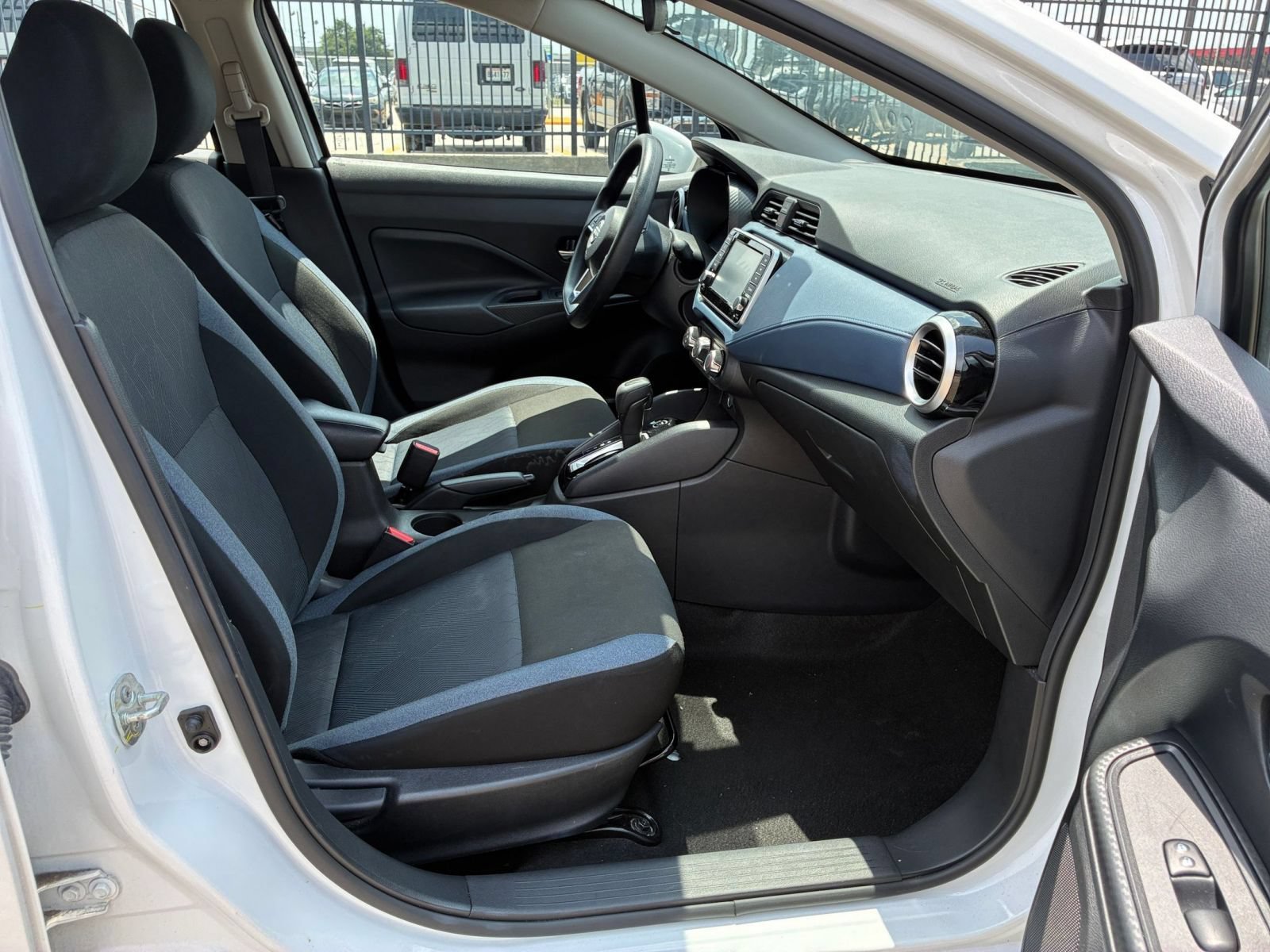 Used 2025 Nissan Versa SV FWD image 33