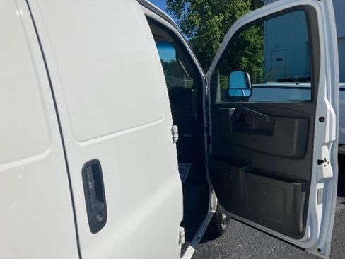 Used 2017 Chevrolet Express 2500 image 28