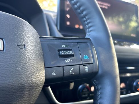 Used 2025 Nissan Rogue Platinum w/ Platinum Premium Package image 16