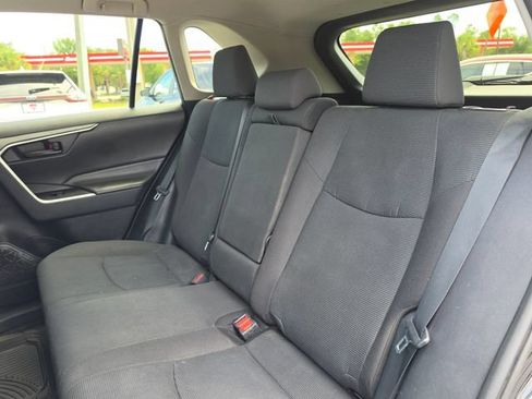 Used 2021 Toyota RAV4 LE FWD image 18