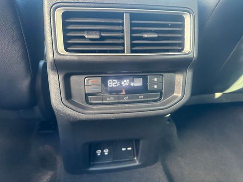 Used 2025 Volkswagen Atlas SE image 25