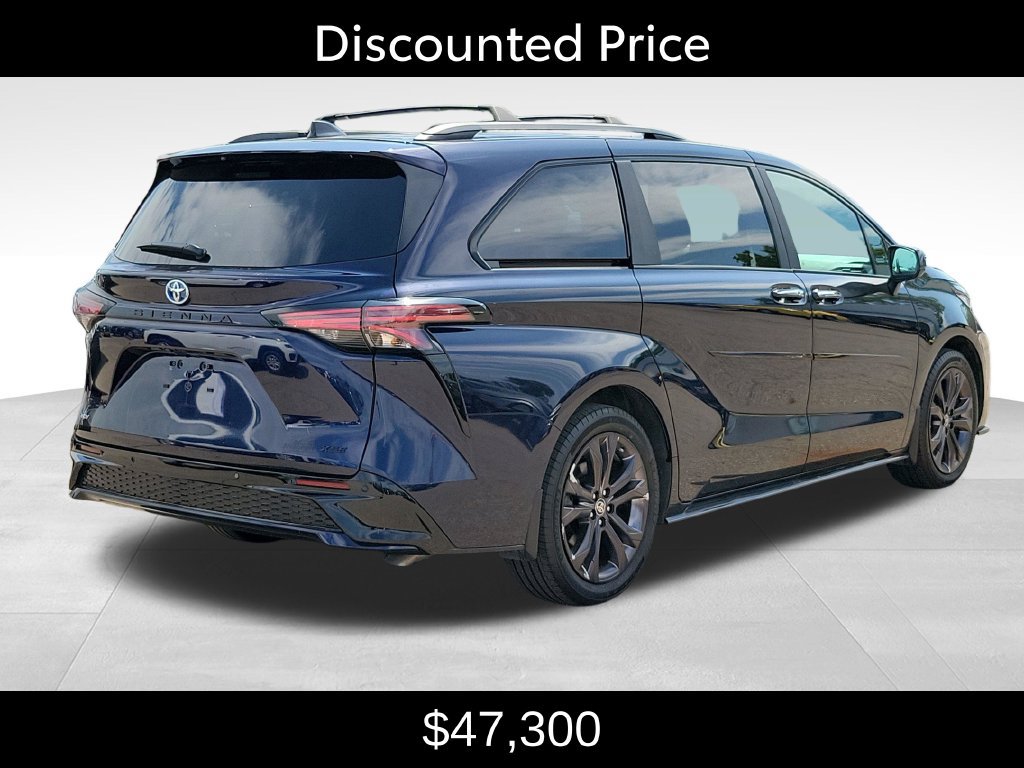 Used 2025 Toyota Sienna XSE FWD image 3