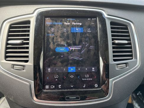 Used 2023 Volvo XC90 B5 Core w/ Protection Package Premier AWD/4WD image 17
