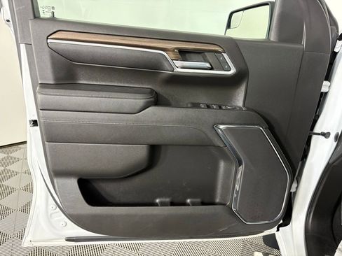 Used 2023 Chevrolet Silverado 1500 LT image 12