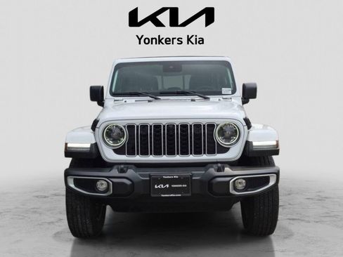 Used 2024 Jeep Wrangler Unlimited Sahara w/ Technology Group AWD/4WD image 3