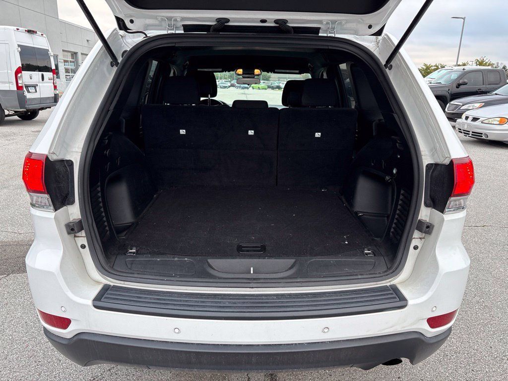 Used 2021 Jeep Grand Cherokee Laredo AWD/4WD image 18