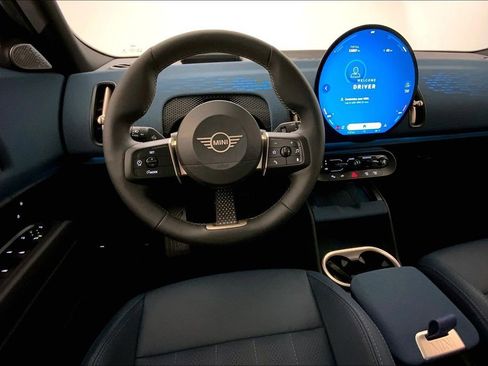 Certified 2025 MINI Cooper Countryman SE w/ Comfort Package Max image 4