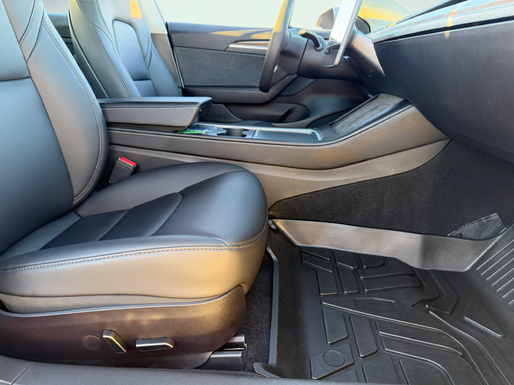Used 2023 Tesla Model 3 Standard Range RWD image 29