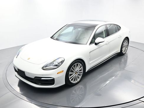 Used 2022 Porsche Panamera image 32