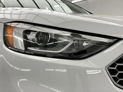 Used 2024 Ford Edge SE image 29