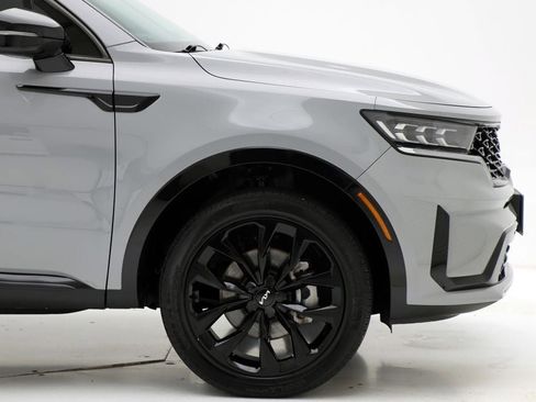 Used 2023 Kia Sorento SX image 4