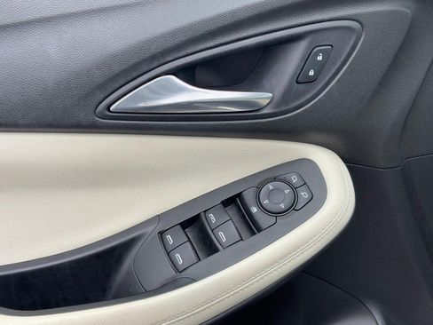 Used 2021 Buick Encore GX Select w/ Sport Touring Package FWD image 16