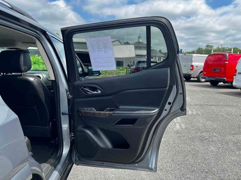 Used 2020 GMC Acadia Denali image 22