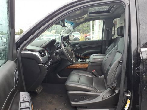 Used 2019 Chevrolet Suburban Premier image 25