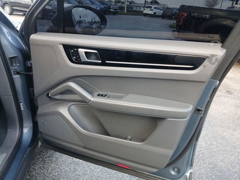 Used 2019 Porsche Cayenne image 17