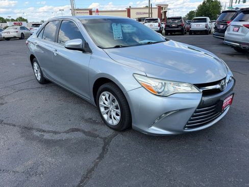Used 2015 Toyota Camry LE FWD image 14