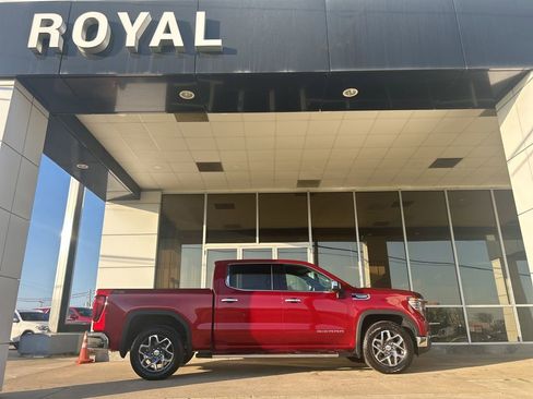 Used 2025 GMC Sierra 1500 SLT image 1