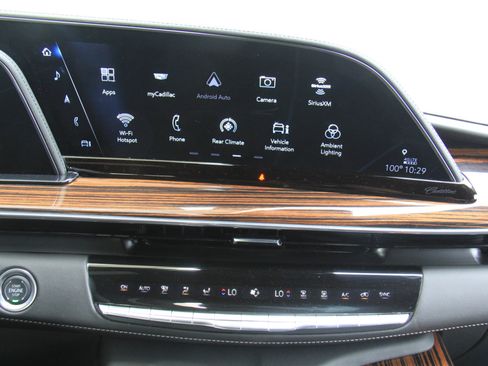 Used 2024 Cadillac Escalade Premium Luxury w/ Performance Package image 19