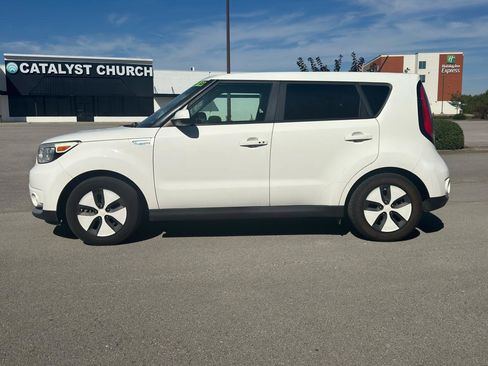 Used 2016 Kia Soul EV FWD image 2