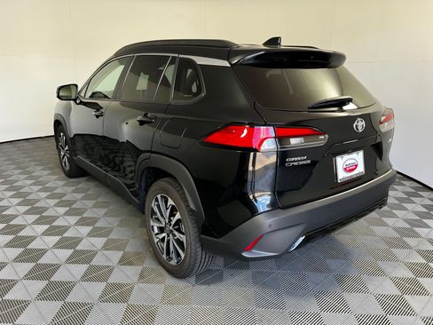 Used 2025 Toyota Corolla Cross XLE FWD image 7