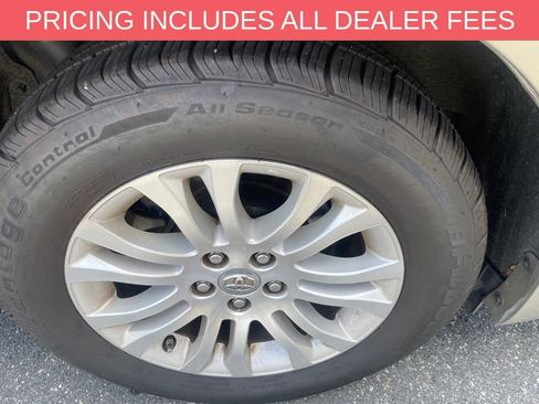 Used 2017 Toyota Sienna XLE w/ XLE Navigation Package FWD image 11