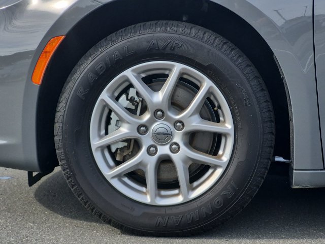 Used 2025 Chrysler Pacifica Select FWD image 17