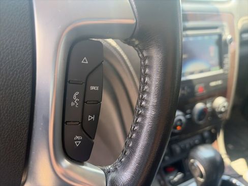 Used 2016 Chevrolet Traverse LT w/ Style and Technology Package FWD image 14