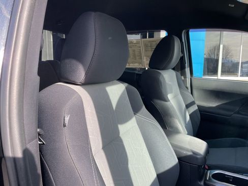 Used 2021 Toyota Tacoma TRD Sport w/ Technology Package image 28