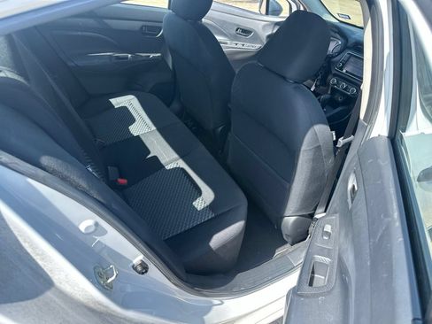 Used 2022 Nissan Versa S FWD image 17
