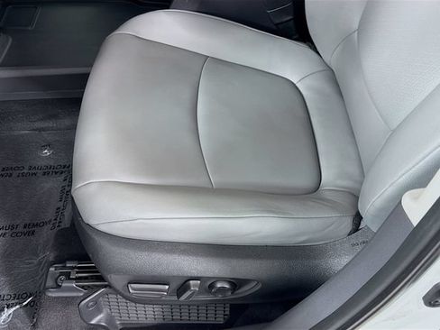 Certified 2022 Toyota Sienna XLE w/ XLE Plus Package FWD image 21