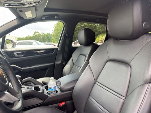 Used 2020 Porsche Cayenne AWD/4WD image 7
