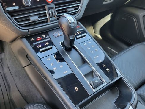 Used 2024 Porsche Macan image 22